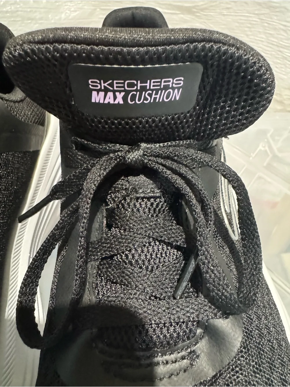 Skechers Max Cushion Sneakers Women’s 7.5 Black White Walking Running Shoes 1294